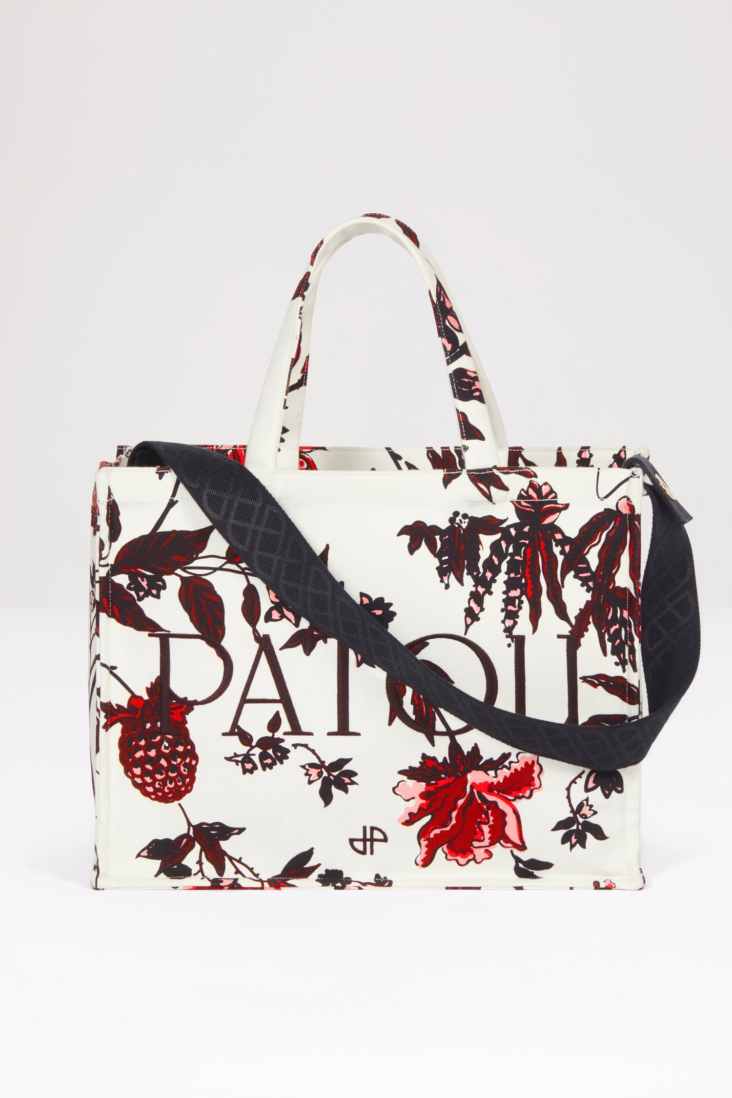 Patou - Großer Patou Shopper aus bedruckter Bio-Baumwolle - Indian Winter - Nehmen Sie Patou überall hin mit.Bedruckter Shopper aus Bio-Baumwolle. „Indian Winter“ Motiv der Saison. Patou Buchstabenlogo und JP-Monogramm. Schulterriemen mit Prägung und goldfarbenen Knöpfen. Zwei Tragegriffe oben. Zum Tragen in der Hand oder über der Schulter.
