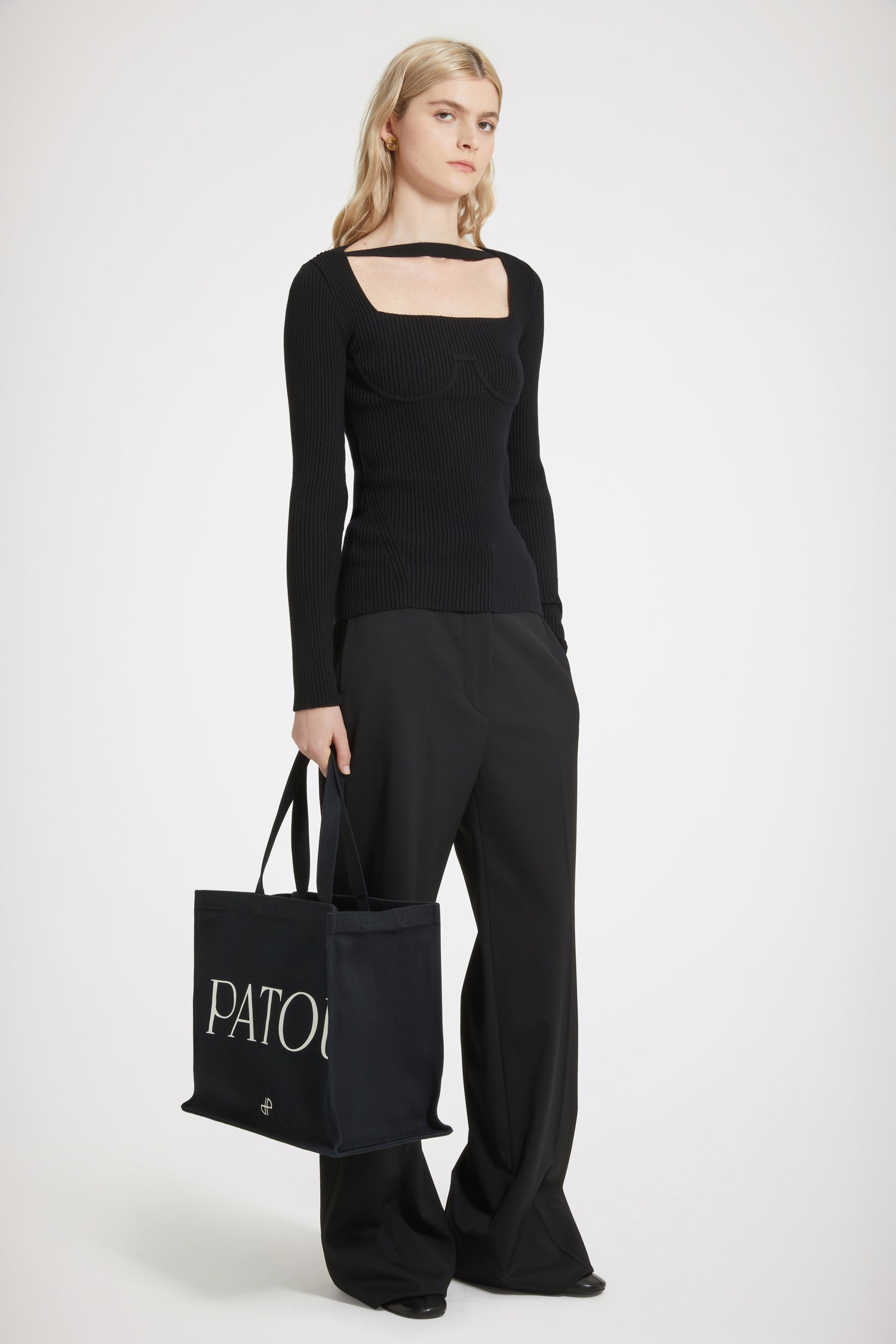 Patou - Patou canvas tote in organic cotton - Black - Carry your Patou everywhere with you. Black organic cotton tote. Patou lettering logo and JP monogram in white. White embossed shoulder strap with gold buttons. Two top handles. Can be carried by hand or on the shoulder.