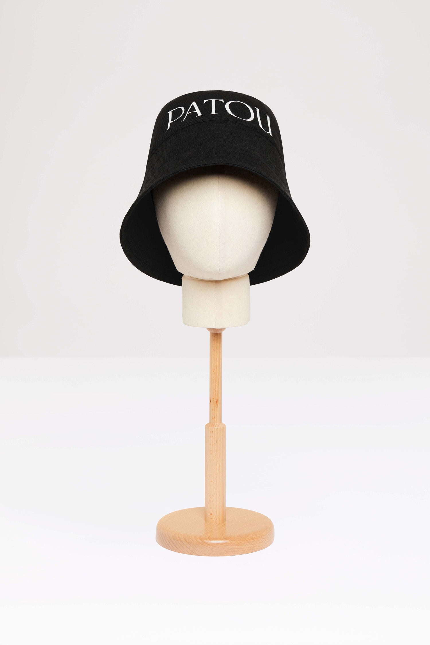 Patou - Patou bucket hat in organic cotton - Black - A bucketful of daily Patou joy.Signature black organic cotton bucket hat. Maxi lettering logo at the front in white. Wide brim with topstitch detailing. Comes in two sizes: regular women size should order XS/S; regular men size should order M/L.