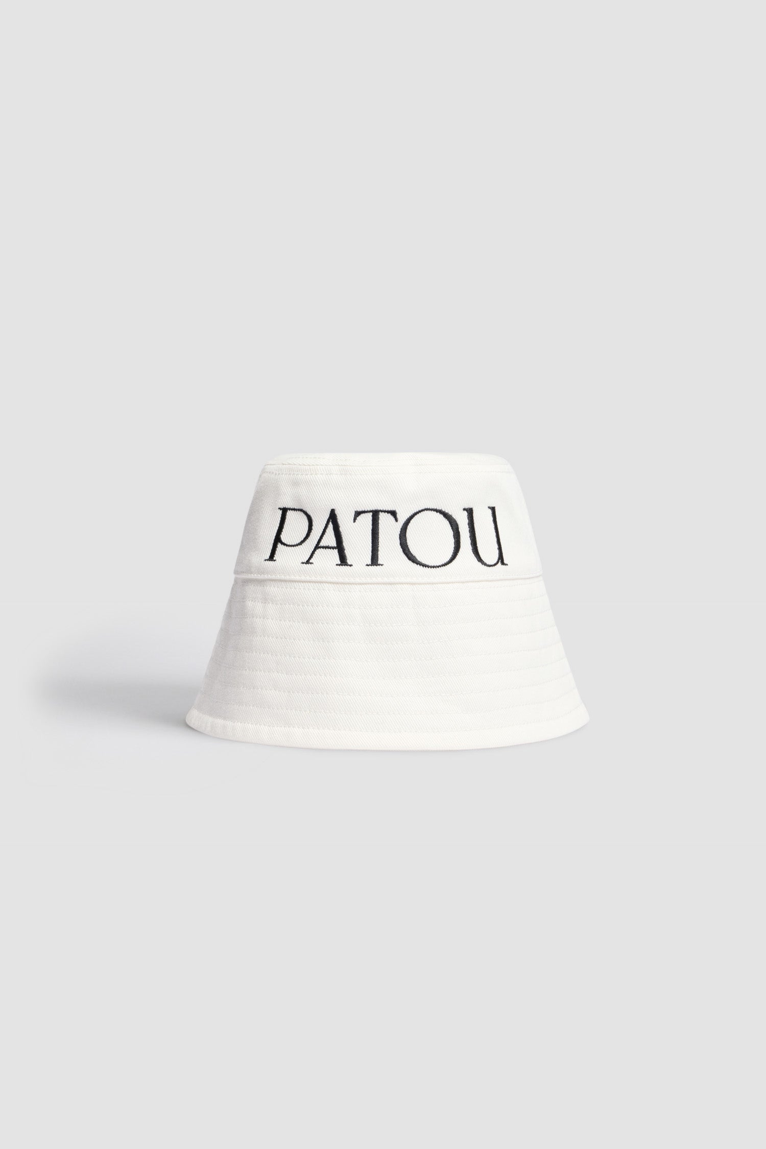 Patou - Patou bucket hat in cotton - White - A bucketful of daily Patou joy.Signature white cotton bucket hat. Maxi lettering logo at the front in black. Wide brim with topstitch detailing.Comes in two sizes: regular women size should order S; regular men size should order L.Size S: circumference 55 cmSize M: circumference 57 cmSize L: circumference 59 cm