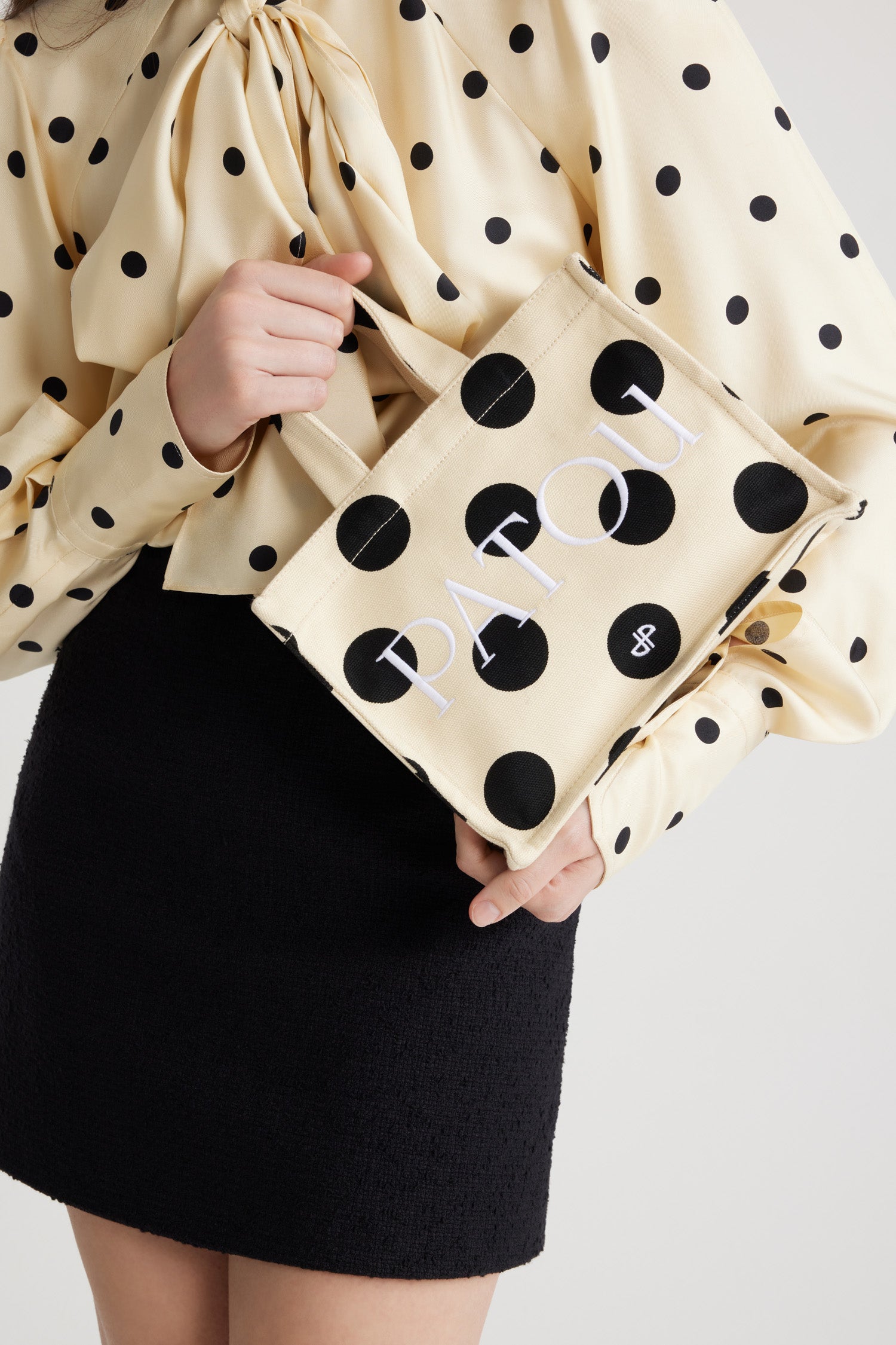 Patou - Small JP tote in printed cotton canvas - Angora Dots - Angora off-white cotton canvas tote. Polka dot pattern. Small version. Embroidered Patou and JP. Embossed shoulder strap with gold buttons. Two top handles. Can be carried by hand or on the shoulder.