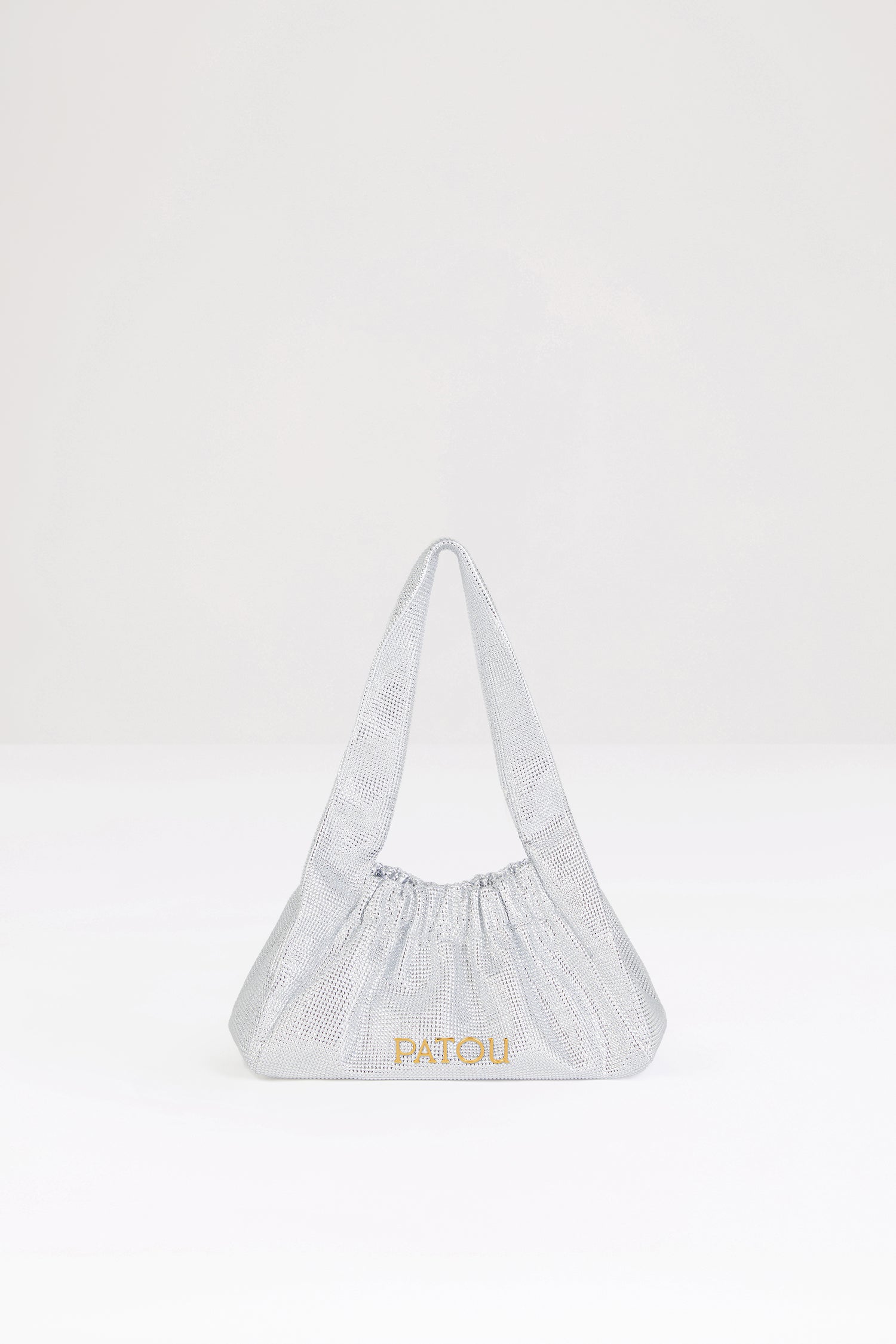 Patou - Borsa Le Biscuit in raso e strass - White - Il più sfizioso degli accessori Patou.Borsa in raso di poliestere bianco con strass. Modello piccolo. Forma a mezzaluna con manico largo. Apertura elasticizzata. Patou in metallo oro.