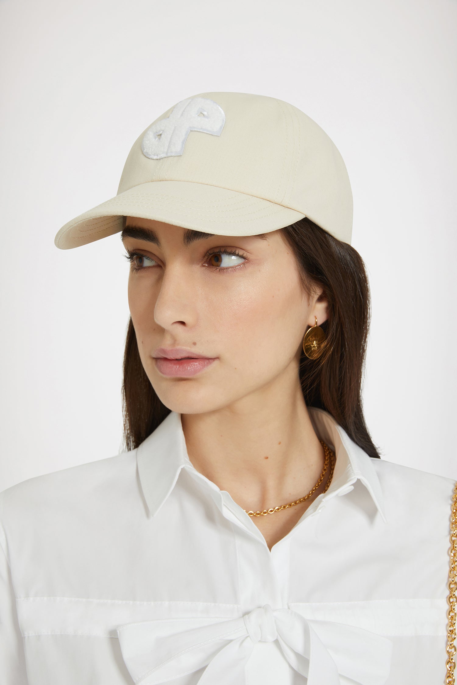 Patou - JP cap in cotton - Beige - Do you Patou?Beige cotton baseball hat. JP patch at the front. Elasticated strap at the back. Unisex style.Sizing:S: 55 cm circumferenceM: 57 cm circumferenceL: 59 cm circumference