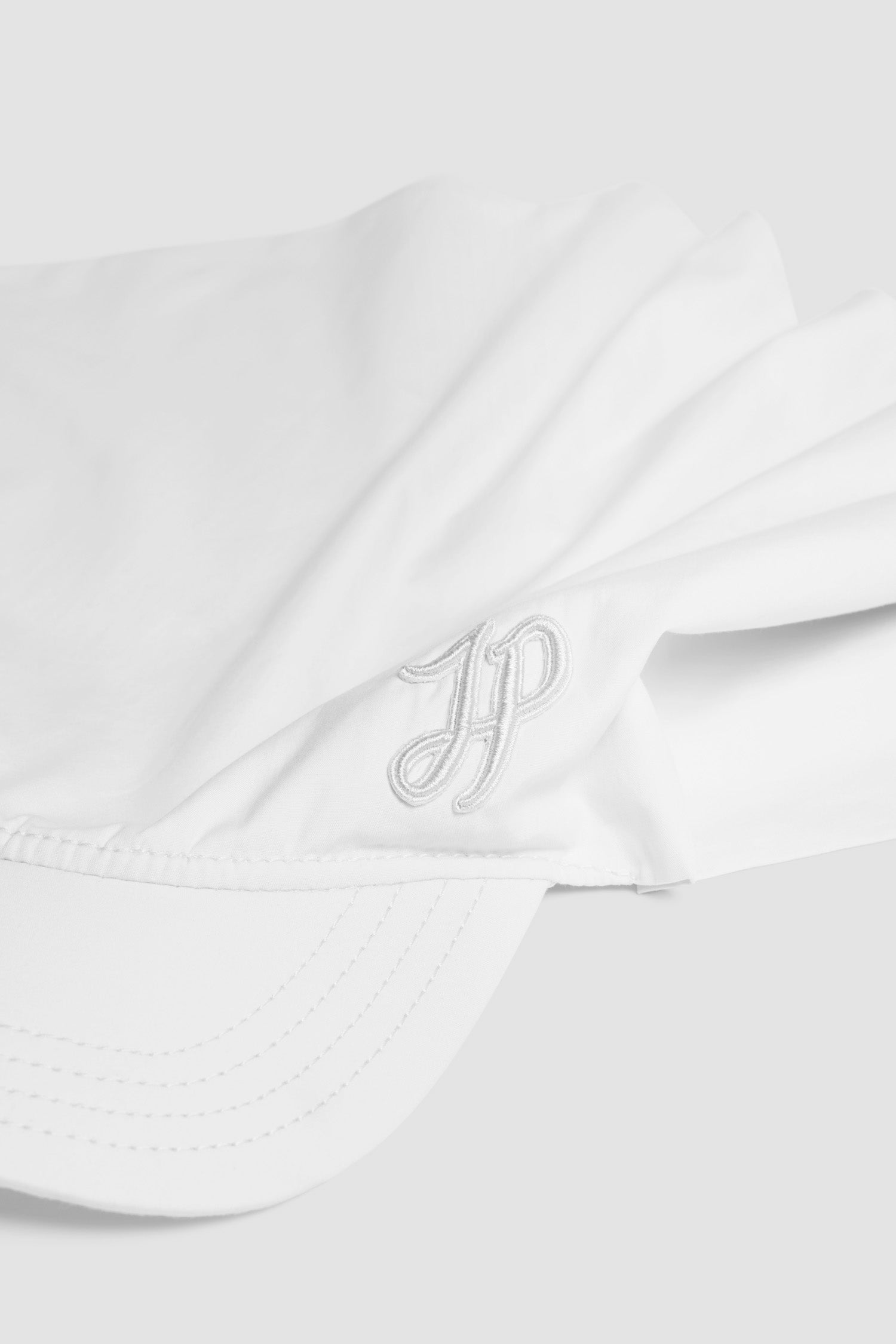 Patou - Cappellino foulard in popeline di cotone bio - White - Cappellino in popeline di cotone bio bianco. Modello ibrido. Monogramma JP calligrafia ricamato al lato.