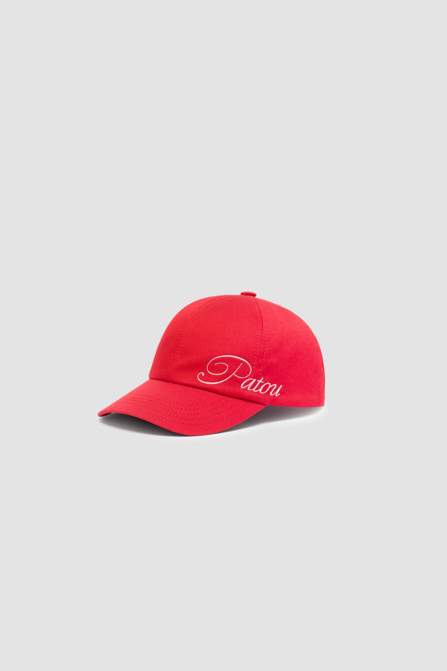 Patou - Cappellino con logo Patou ricamato in cotone - Lipstick Red - Cappellino in cotone color rossetto. Patou ricamato al lato. Elastico sul retro.Misure:S: 55 cm di circonferenzaM: 57 cm di circonferenzaL: 59 cm di circonferenza
