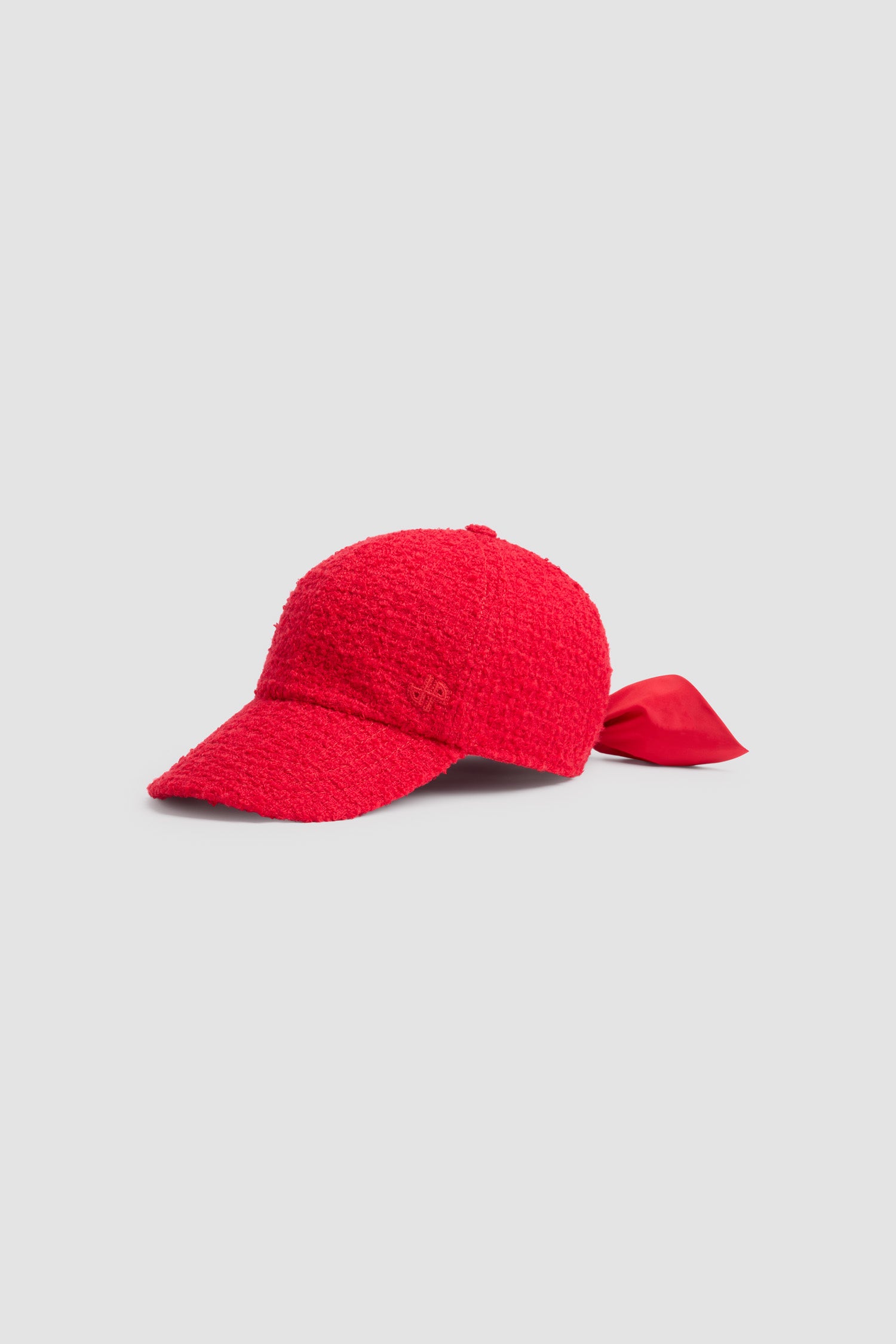 Patou - 지속 가능한 울 혼방 트위드 소재 꾸뛰르 캡 - Scarlet Red - 스칼렛 레드 컬러의 지속 가능한 울 혼방 트위드 캡. 텍스처드 마감. 앞면에 JP 모노그램 자수 장식. 뒷면의 폴리에스테르 파유 보우 클로저.
