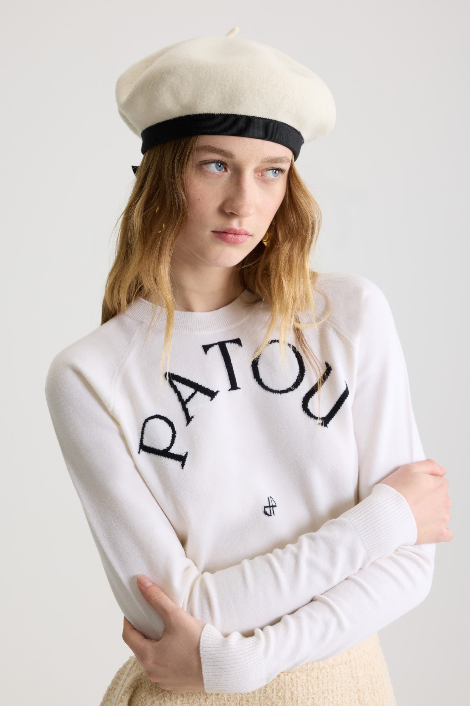 Patou - Basco con grosgrain in feltro di lana - Snowberry White - Cappello in feltro di lana Snowberry White. Basco dal modello classico. Bordo in grosgrain tono su tono con fiocco sul davanti.