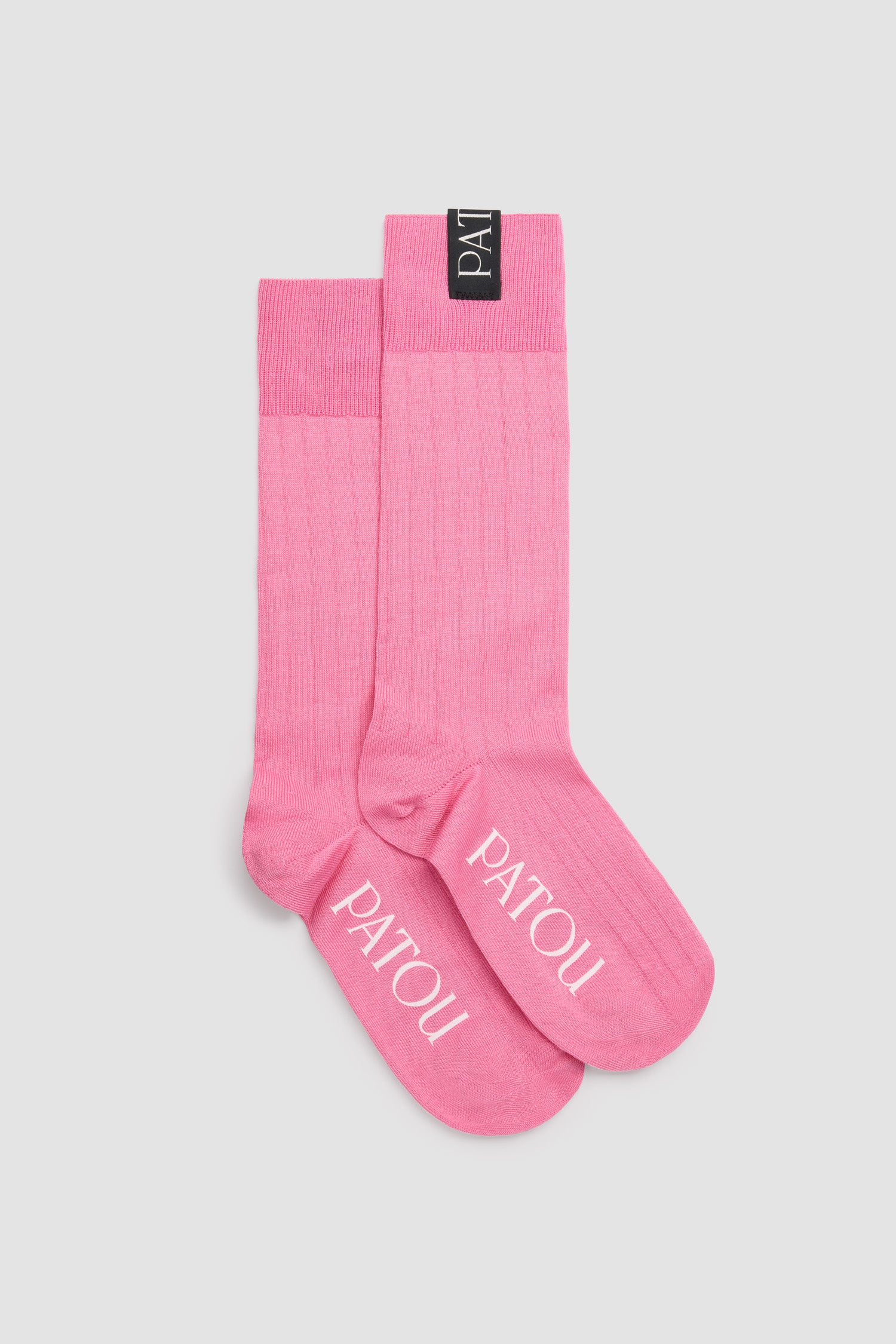 Patou - Socquettes côtelées en coton mélangé - Pink Pearl - Chaussettes en coton mélangé rose perle. Maille côtelée. Hauteur cheville. Étiquette Patou sur le bord, logo Patou en jacquard sous le pied.