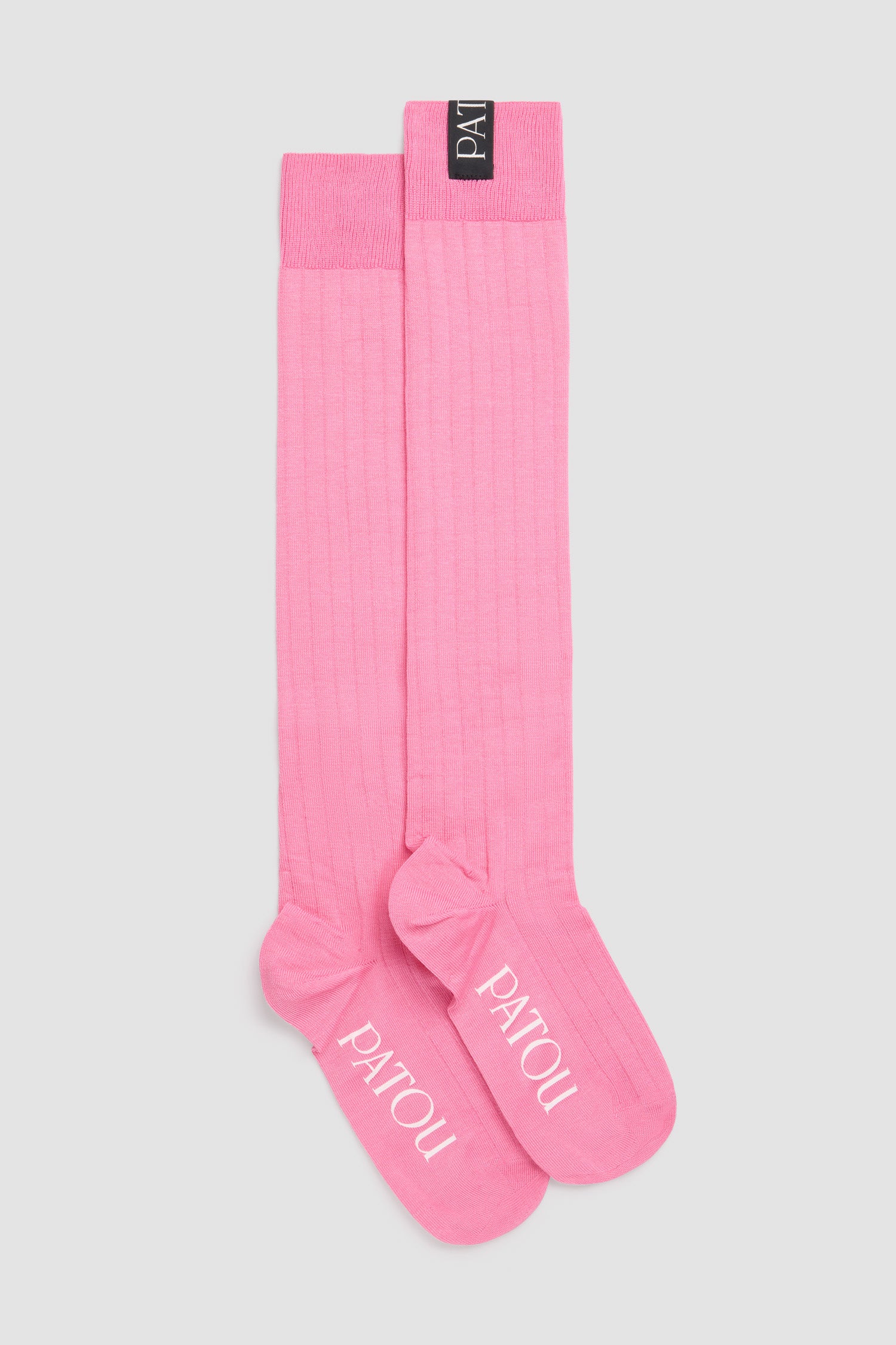 Patou - Chaussettes montantes côtelées en coton mélangé - Pink Pearl - Chaussettes en coton mélangé rose perle. Maille côtelée. Hauteur genou. Étiquette Patou sur le bord, logo Patou en jacquard sous le pied.