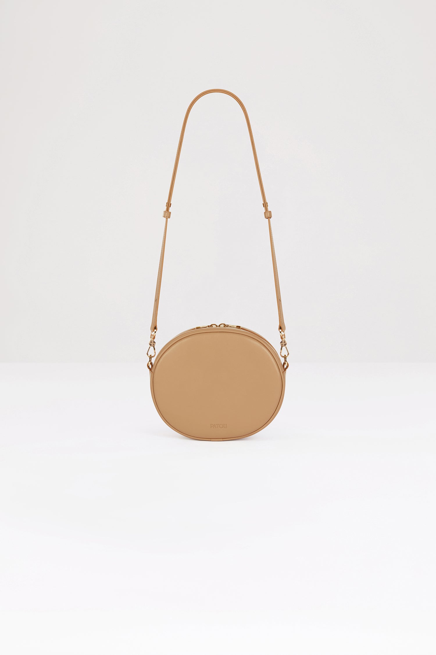 Patou - Le JP bag in leather - Beige - A darling newcomer to covet and carry the world over.Beige leather handbag. 60 limited numbered edition. Oval shape with a foam-padded 3D JP monogram at the front. Embossed Patou at the back. Two-way zip fastening. Single inside pocket. Detachable and adjustable strap. Gold-tone hardware. Eco lining.Measures: 21 cm (length), 18 cm (height), 7 cm (depth)Adjustable strap: 66 cm-110 cm