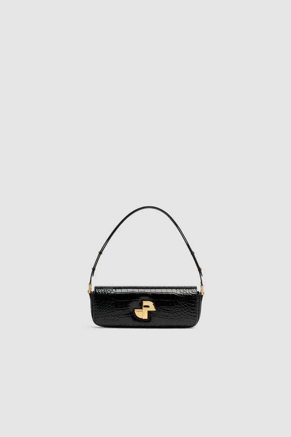 Patou - Sac Le Lock Baguette en cuir embossé crocodile - Black - Sac à main en cuir embossé crocodile noir. Sac de jour classique revisité avec une forme allongée. Fermoir rotatif JP doré d’inspiration Art Déco sur le devant. Bandoulière réglable pouvant être portée courte ou longue. Doublure en cuir.