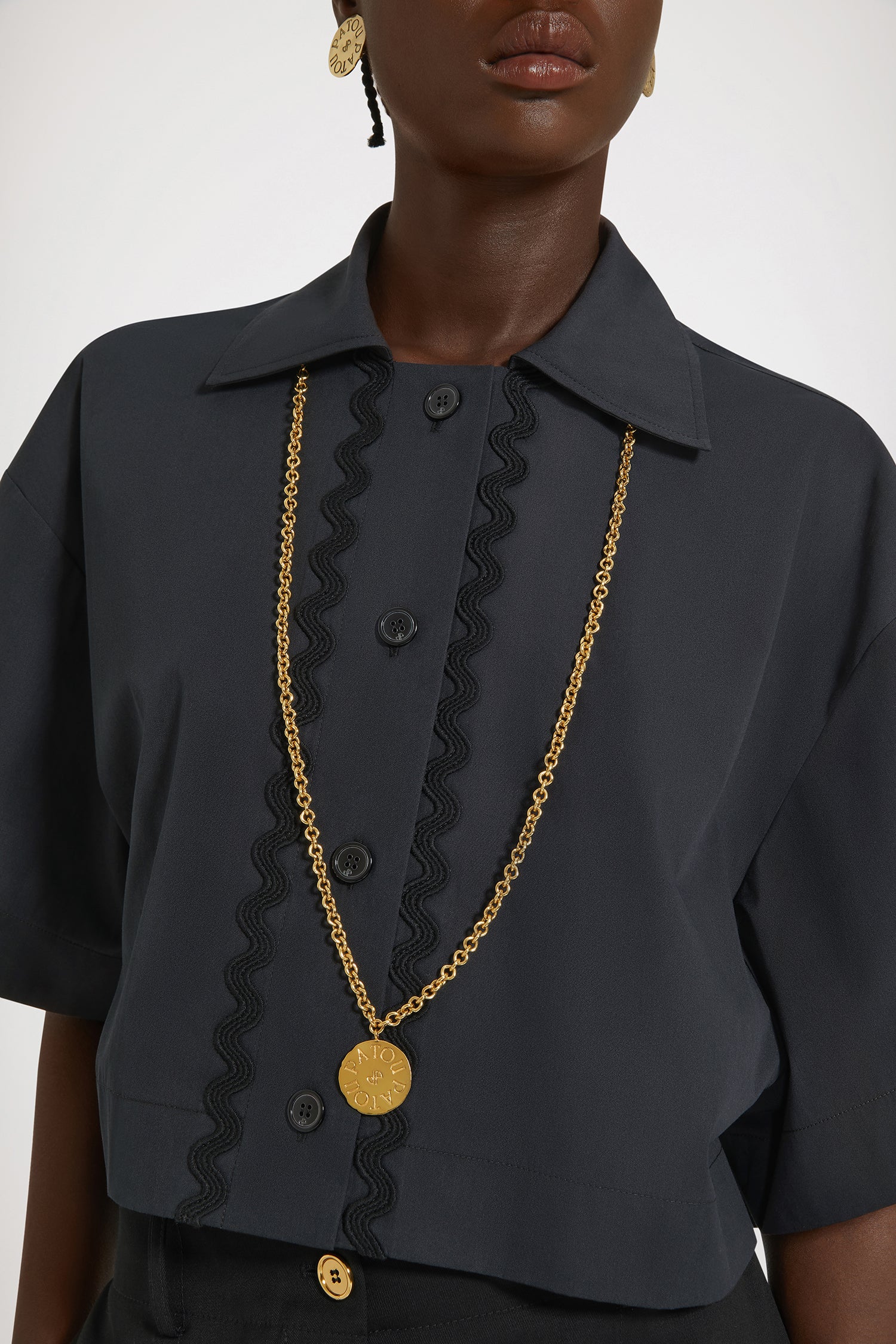 Patou - Wave cropped shirt in sustainable cotton - Black - The art of the subtle embellishment.Black sustainable cotton poplin blouse. Boxy fit. Cropped length. Shirt collar. JP-engraved buttons. Wave trims down the front.This oversized style was designed for a cropped and wide fit.