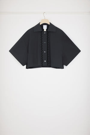 Wave cropped shirt in sustainable cotton