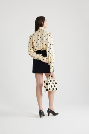 Lavallière-Bluse aus bedruckter Bio-Seide