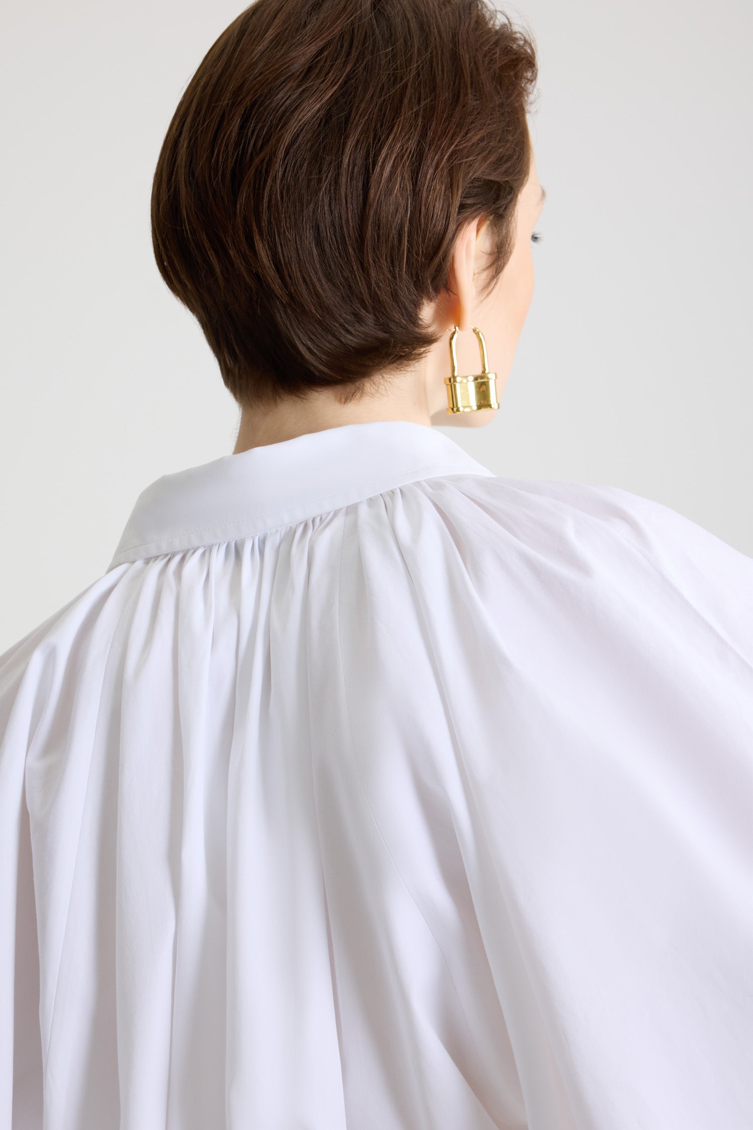 Patou - Bubble blouse in organic cotton poplin - White - White organic cotton blouse. Volume silhouette. Slightly cropped length. Classic shirt collar. Concealed button front fastening. Balloon sleeves with elasticated cuffs. Bubble hem.