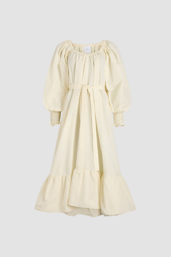 Patou - Robe cocktail longue en faille recyclée - Ivory - Robe en faille recyclée ivoire. Modèle long. Construction à volants. Silhouette asymétrique plus longue au dos. Encolure élastiquée pouvant dévoiler les épaules. Manches volumineuses à poignets smockés. Ceinture à la taille. Poches latérales.Cette robe fait partie de la collection Cérémonie créée pour les occasions spéciales.