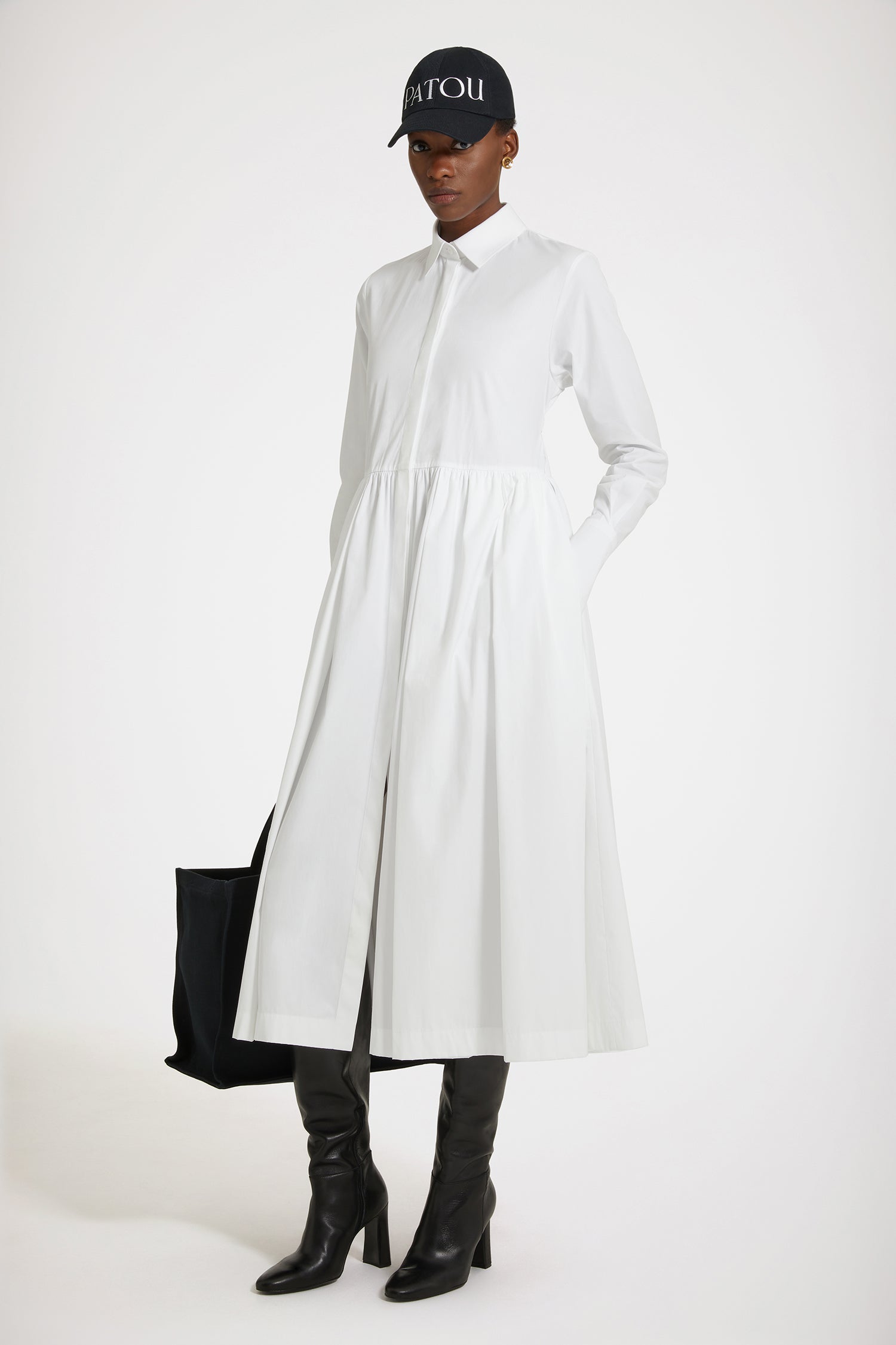 Patou - Midi-Hemdkleid aus Bio-Baumwolle - White - Zeit für Midi!Kleid aus Bio-Baumwollpopeline in Weiß. Midi-Länge. Lockere Passform. Hemdkragen. Verdeckter Knopfverschluss, Knöpfe mit JP-Gravur. Abnehmbarer Taillengürtel. Seitentaschen. Geknöpfte Manschetten.