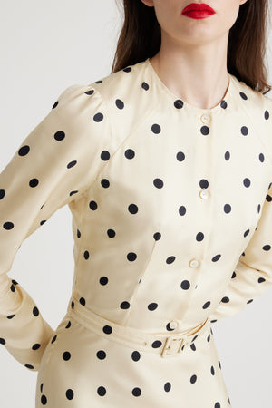 Robe longue ceinturée en soie bio imprimée