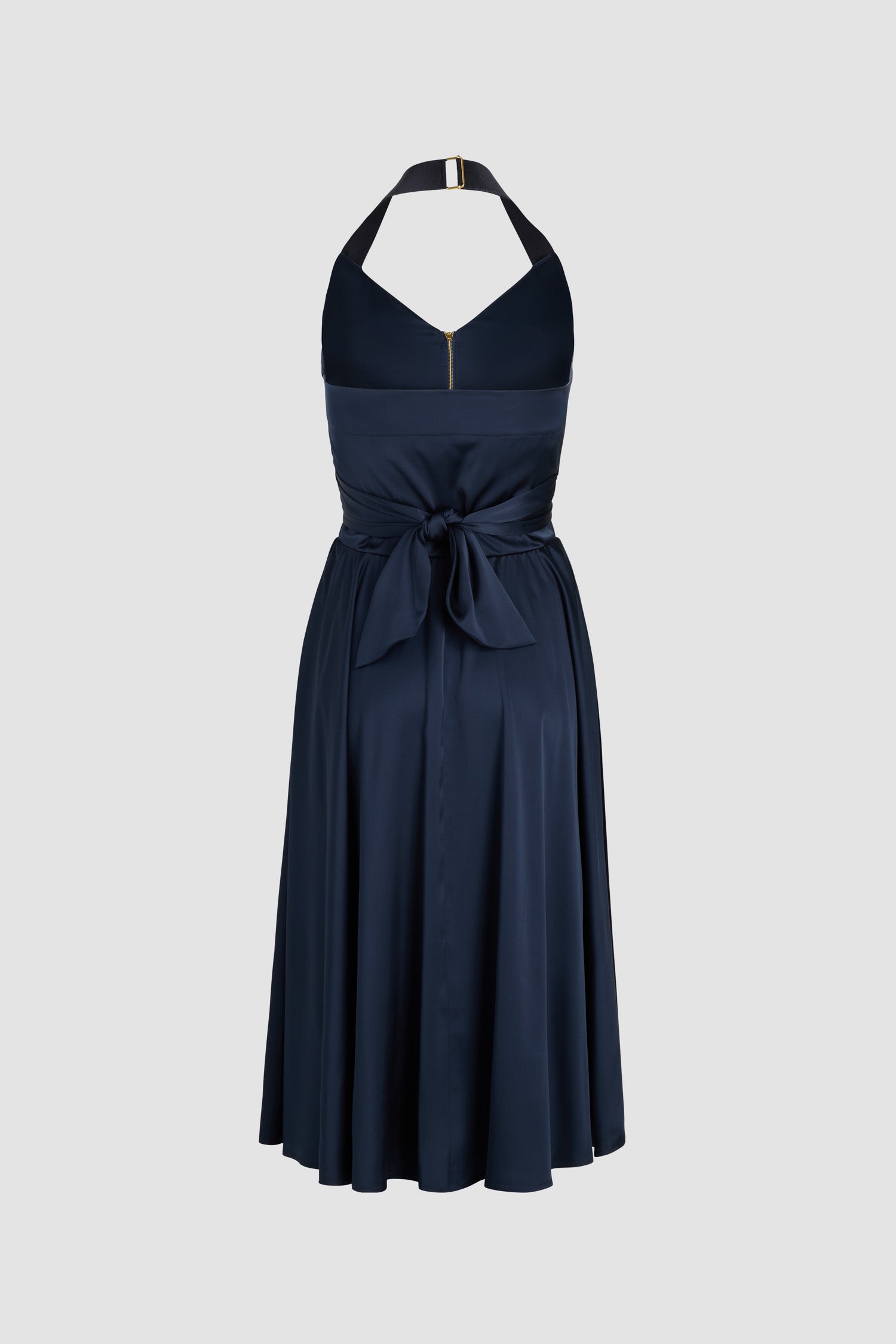 Patou - Vestito midi in raso - Navy Black - Vestito in raso blu nero. Lunghezza midi. Fascia in grosgrain intorno al collo. Corpetto incrociato drappeggiato che si allaccia sul retro. Chiusura con zip oro sul davanti. Schiena elasticizzata.