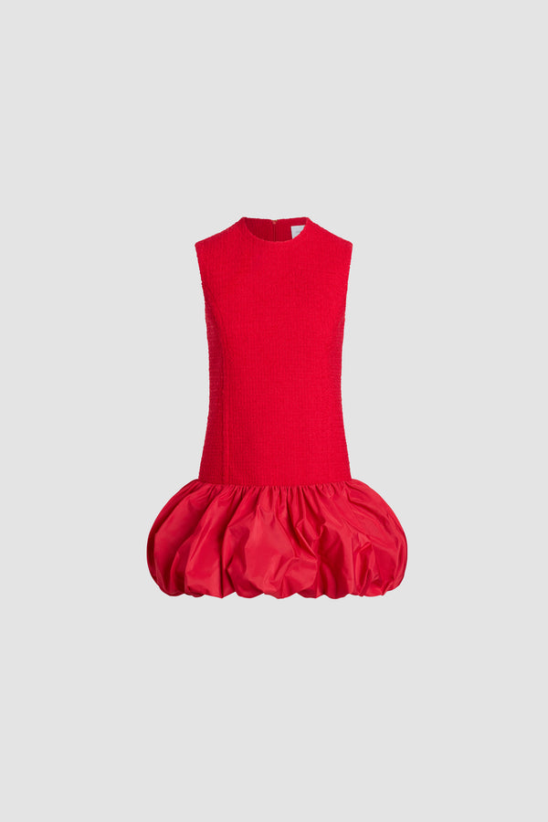 Patou - Robe à ourlet volanté en tweed de laine mélangée éco-responsable et faille - Scarlet Red - Robe en tweed de laine mélangée éco-responsable rouge écarlate. Modèle court. Col rond. Fermeture par zip au dos. Ourlet bouffant en faille de polyester. Modèle doublé.
