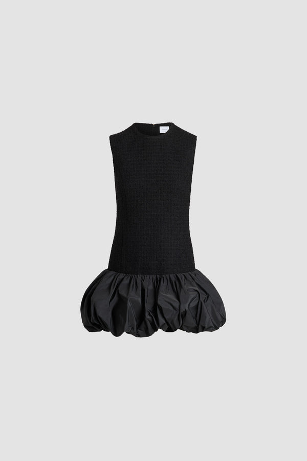 Patou - Robe à ourlet volanté en tweed de laine mélangée éco-responsable et faille - Black - Robe en tweed de laine mélangée éco-responsable noir. Modèle court. Col rond. Fermeture par zip au dos. Ourlet bouffant en faille de polyester. Modèle doublé.