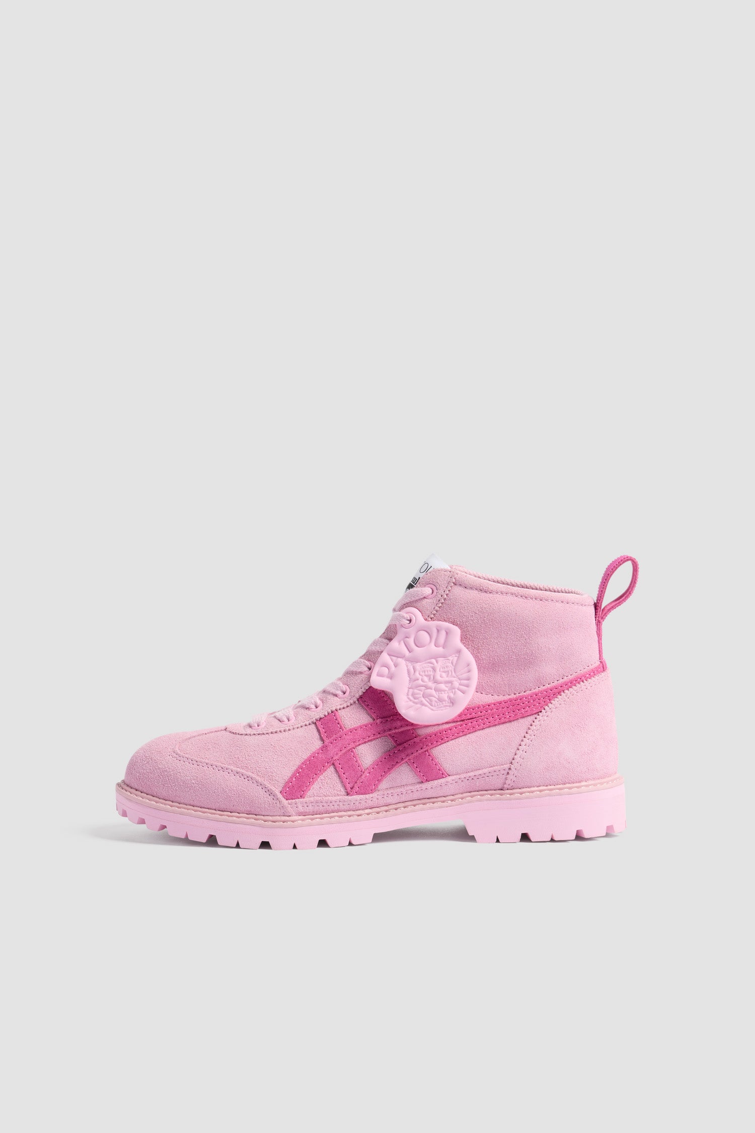 Patou - Stivaletti Mexico Rinkan Patou x Onitsuka Tiger in camoscio - Pink - Stivaletti in camoscio beige. Modello iconico rilavorato per una collaborazione speciale con Onitsuka Tiger. Strisce signature in camoscio a contrasto. Etichetta in pelle con logo Patou e simbolo Tiger. Loghi Patou e Tiger sulla linguetta. Dettaglio in grosgrain a contrasto sul tallone. Chiusura con lacci. Suola in gomma carro armato.