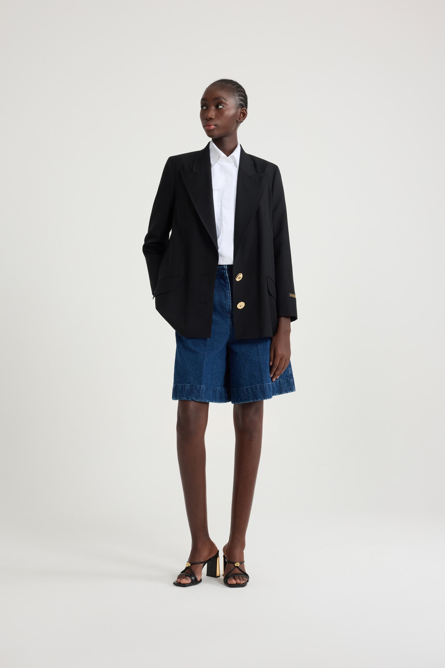Patou - Jewellery button wool jacket - Black - Buttons sculpted into iconic masterpieces: the Patou touch.Black eco-conscious wool twill jacket. Tailored single-breasted style. Fastens via two “Bocca della Verità” brass buttons at the front. Tailor-style label with Patou logo in gold letters on the left sleeve. Engraved gold-coloured buttons on the cuffs. Two flap pockets. Fully lined.