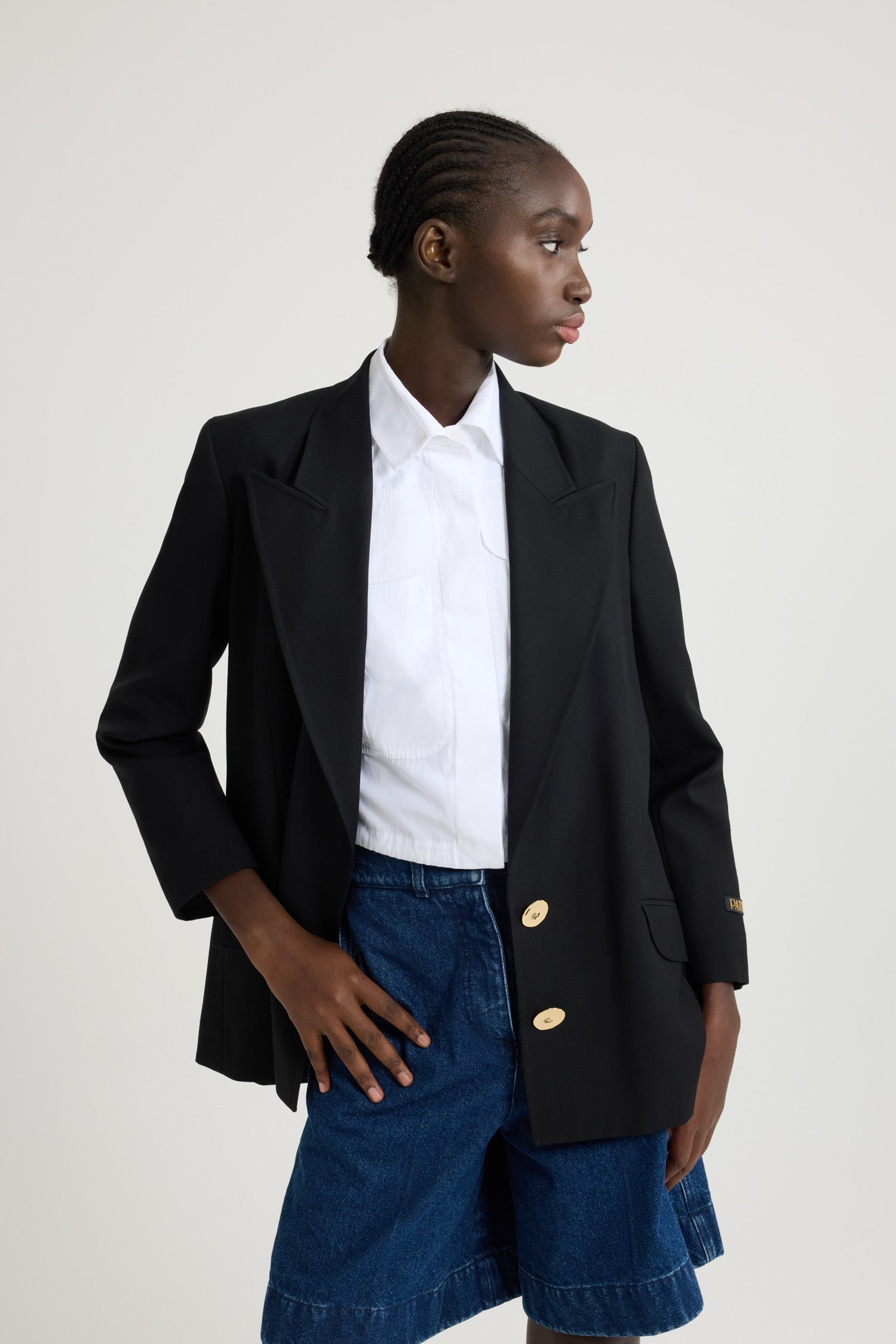 Patou - Jewellery button wool jacket - Black - Buttons sculpted into iconic masterpieces: the Patou touch.Black eco-conscious wool twill jacket. Tailored single-breasted style. Fastens via two “Bocca della Verità” brass buttons at the front. Tailor-style label with Patou logo in gold letters on the left sleeve. Engraved gold-coloured buttons on the cuffs. Two flap pockets. Fully lined.