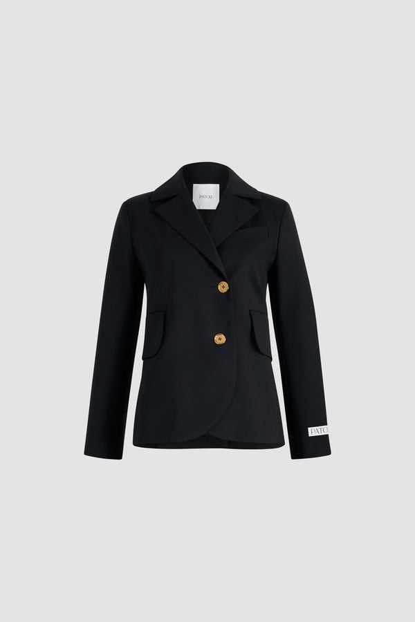 Patou - Veste ajustée ceinturée en sergé de laine technique éco-responsable - Black - Veste en sergé de laine technique éco-responsable noir. Coupe ajustée. Modèle croisé. Revers crantés. Boutons gravés avec le monogramme JP. Poche poitrine, poches à rabat. Ceinture amovible à la taille. Poignets fendus. Étiquette Patou sur la manche gauche. Modèle doublé.