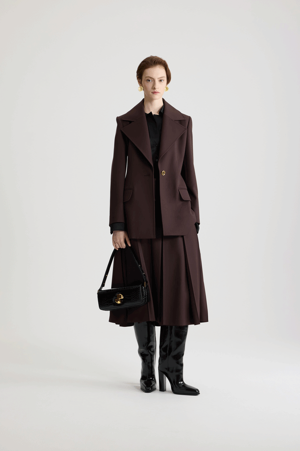 Patou - Veste longiligne à boutonnage simple en laine technique éco-responsable - No Label Smoked Ebony - Veste en sergé de laine technique éco-responsable couleur ébène fumé. Silhouette ajustée longue. Construction à boutonnage simple. Revers crantés larges. Un bouton doré gravé du monogramme JP. Ceinture fine amovible en tissu à la taille. Poignets boutonnés. Modèle doublé.