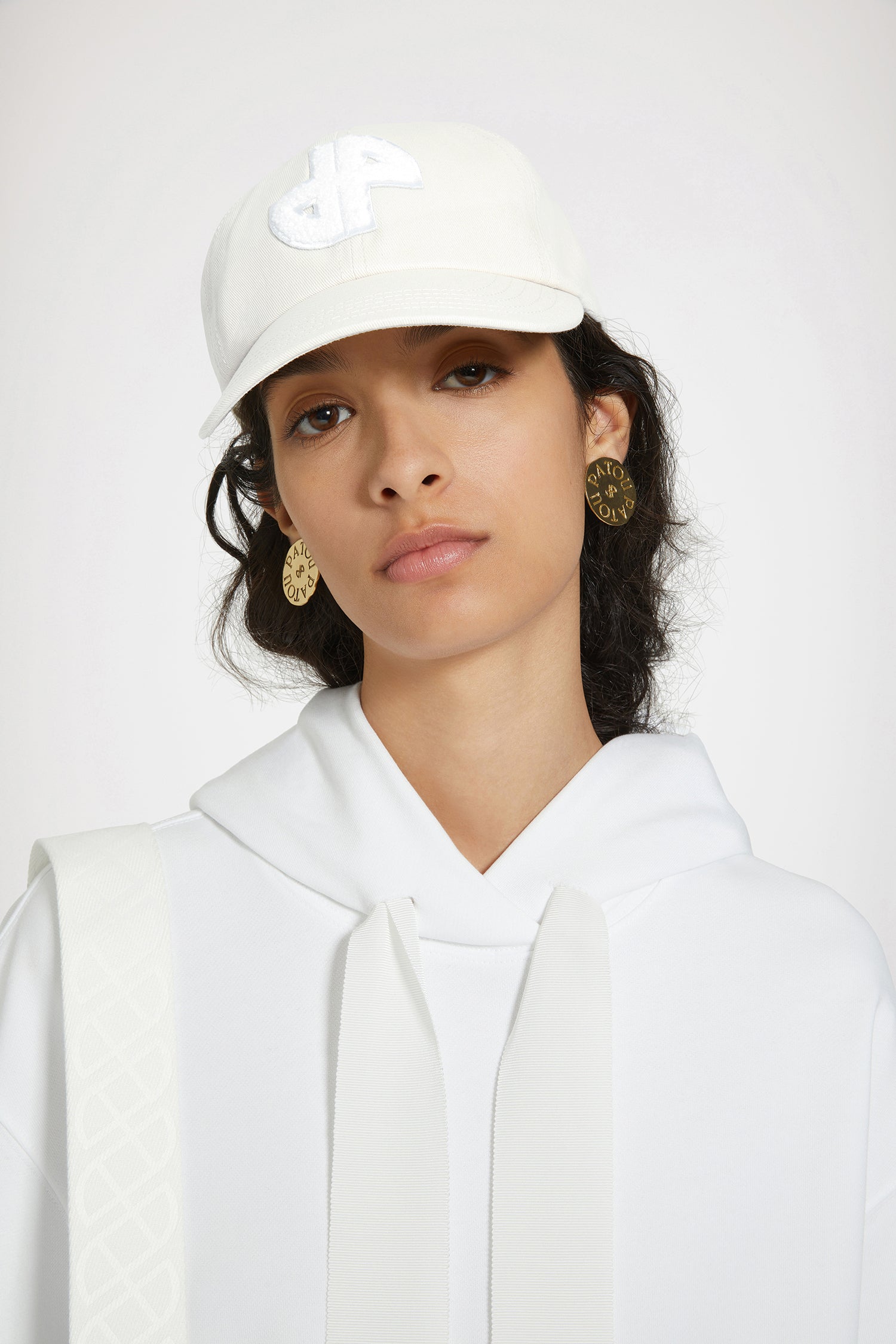 Patou - Trompe l'oeil hoodie dress in organic cotton - White - A trompe l'oeil that's easy on the eye.White organic cotton dress. Mixed fabric style with trompe l'oeil poplin bottom attached to a fleece hoodie. Hooded collar with grosgrain drawstrings. Embroidered Patou at the front. Ribbed cuffs and waist.