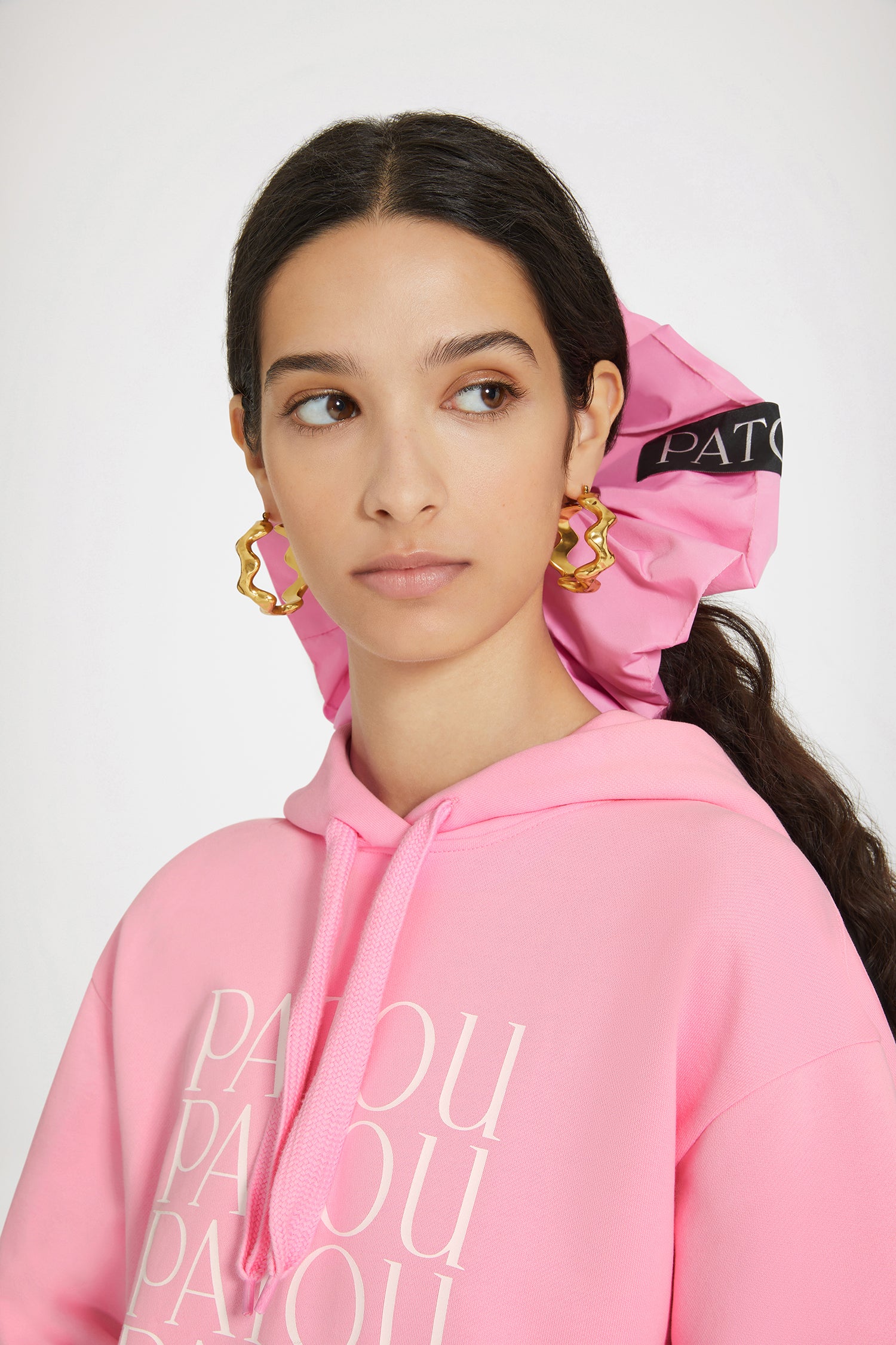 Patou - Patou Patou hoodie in organic cotton - Pink - Patou mania.Pink organic cotton hoodie. Relaxed fit. Hooded collar with woven drawstring. Patou logos printed at the front. Ribbed cuffs and waist.