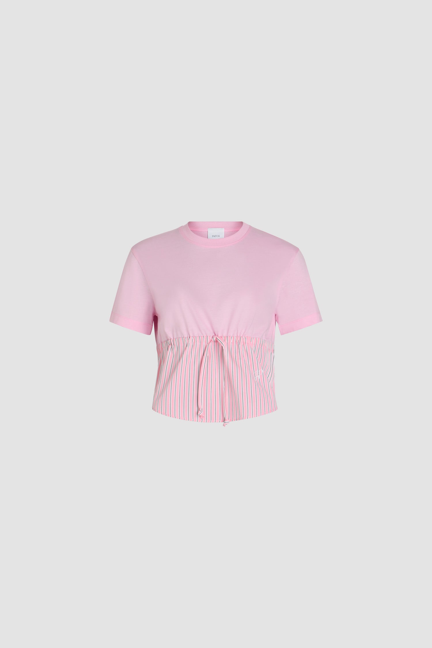 Patou - Maglietta ibrida in cotone bio - Primrose Pink - Maglietta in cotone bio rosa. Costruzione ibrida con un orlo in popeline a righe. Collo tondo. Vita con coulisse. Monogramma JP ricamato sul davanti.
