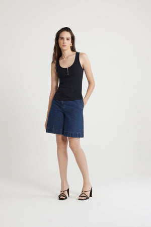 Scoop neck tank in ribbed organic cotton blend