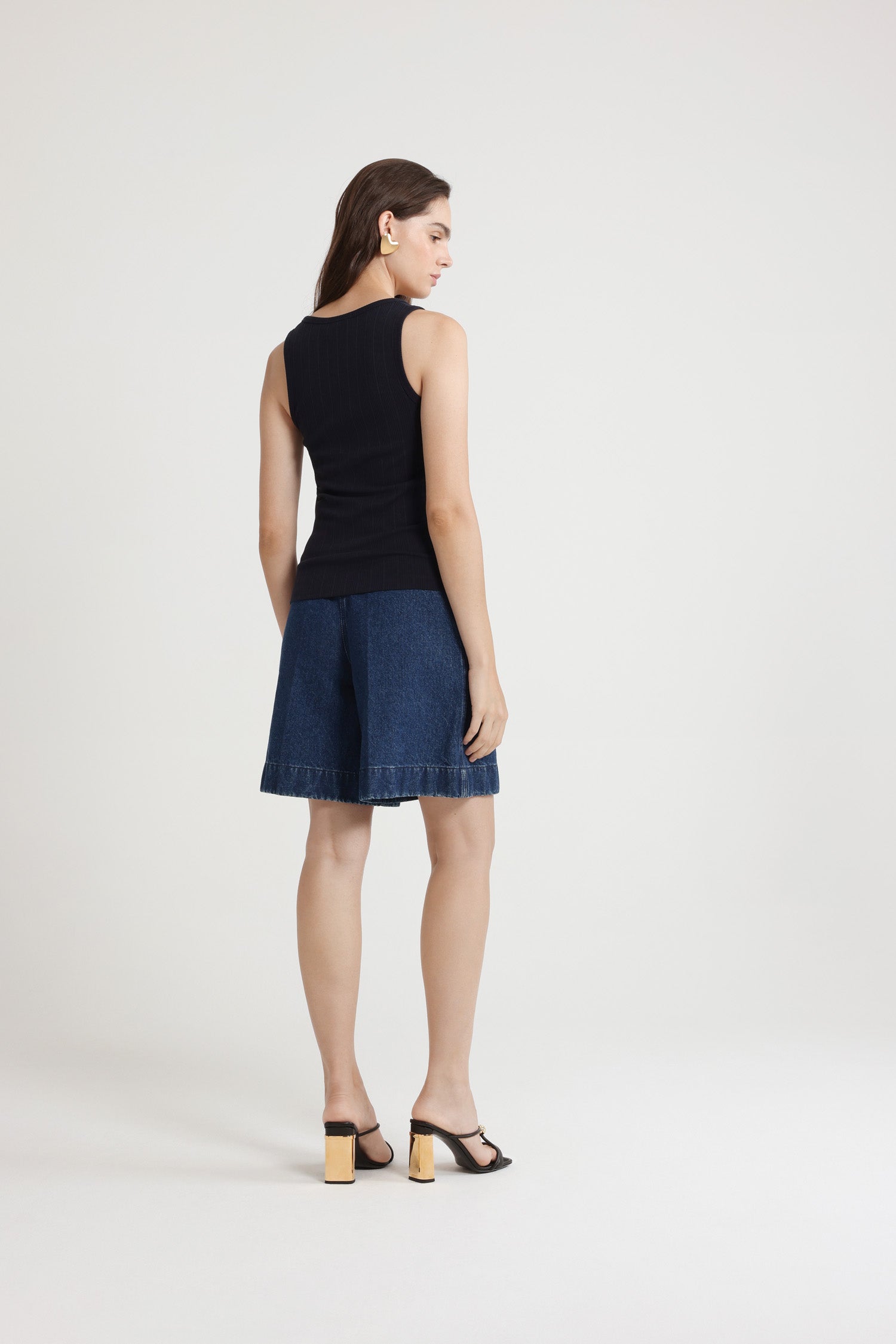 Patou - Canotta con scollo tondo in misto cotone bio a costine - Navy Black - Canotta in misto cotone bio blu nero. Jersey a costine. Scollo tondo con zip oro. Monogramma JP calligrafia ricamato sul davanti.