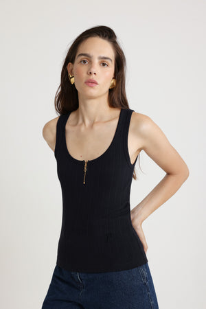 Scoop neck tank in ribbed organic cotton blend