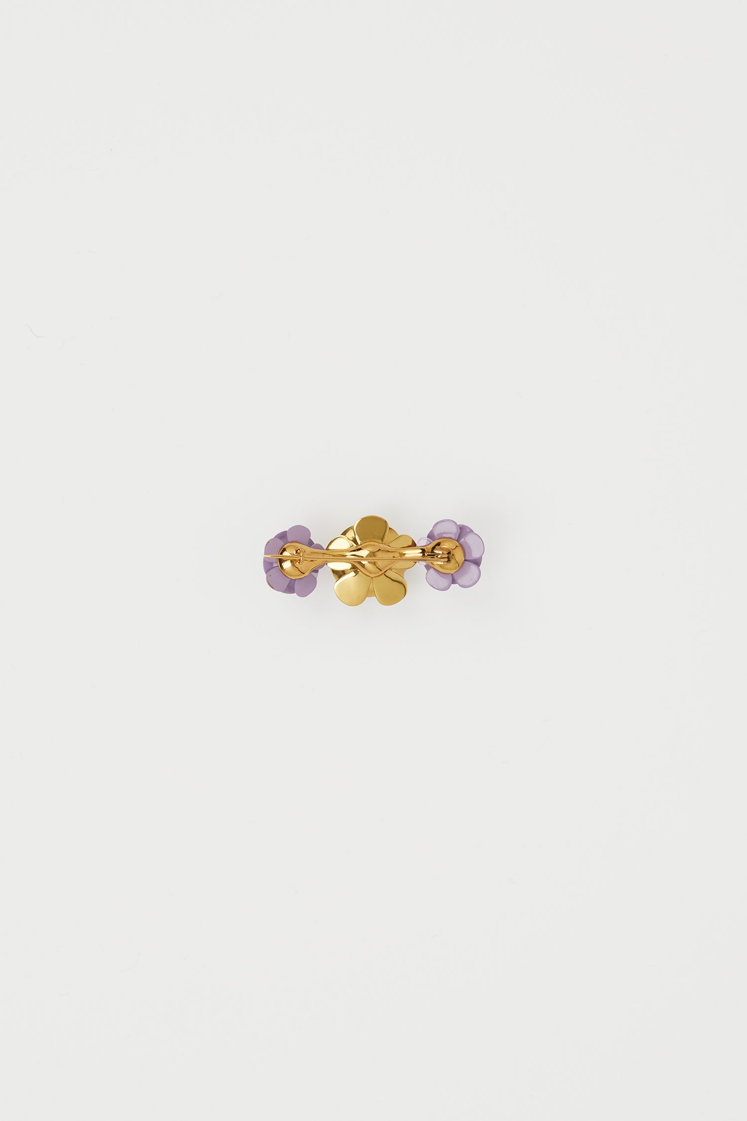 Patou - Spilla a fiori - Wisteria - I petali illuminano il collo.Spilla oro e viola glicine. Forma di fiore. Chiusura a spilla.