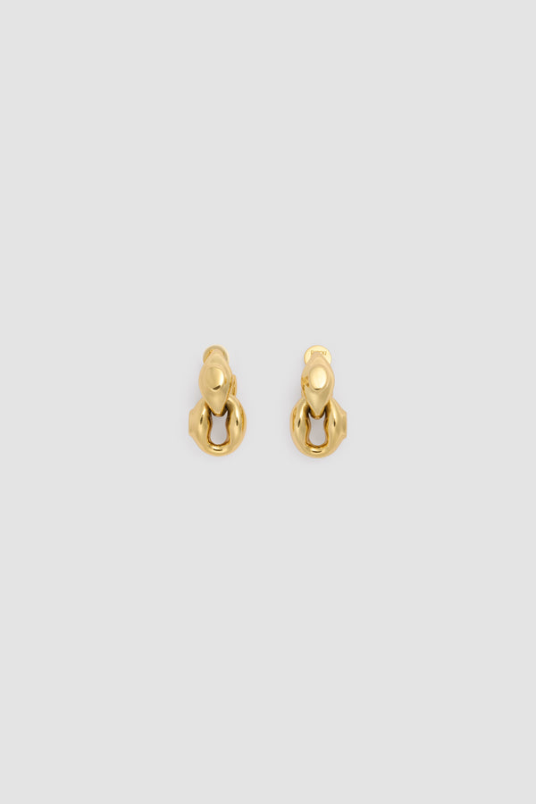Patou - Boucles d’oreilles chevalière doubles en laiton doré - Gold - Boucles d’oreilles en laiton doré. Maillons inspirés d’une chevalière. Fermoir poussette convenant aux oreilles percées.