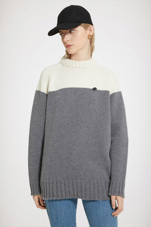 Two-tone jumper in sustainable wool and cashmere