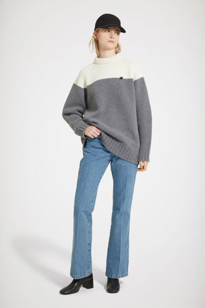 Two-tone jumper in sustainable wool and cashmere
