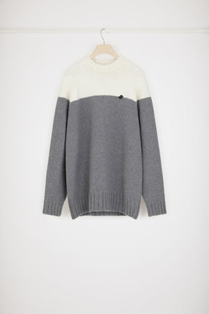 Two-tone jumper in sustainable wool and cashmere