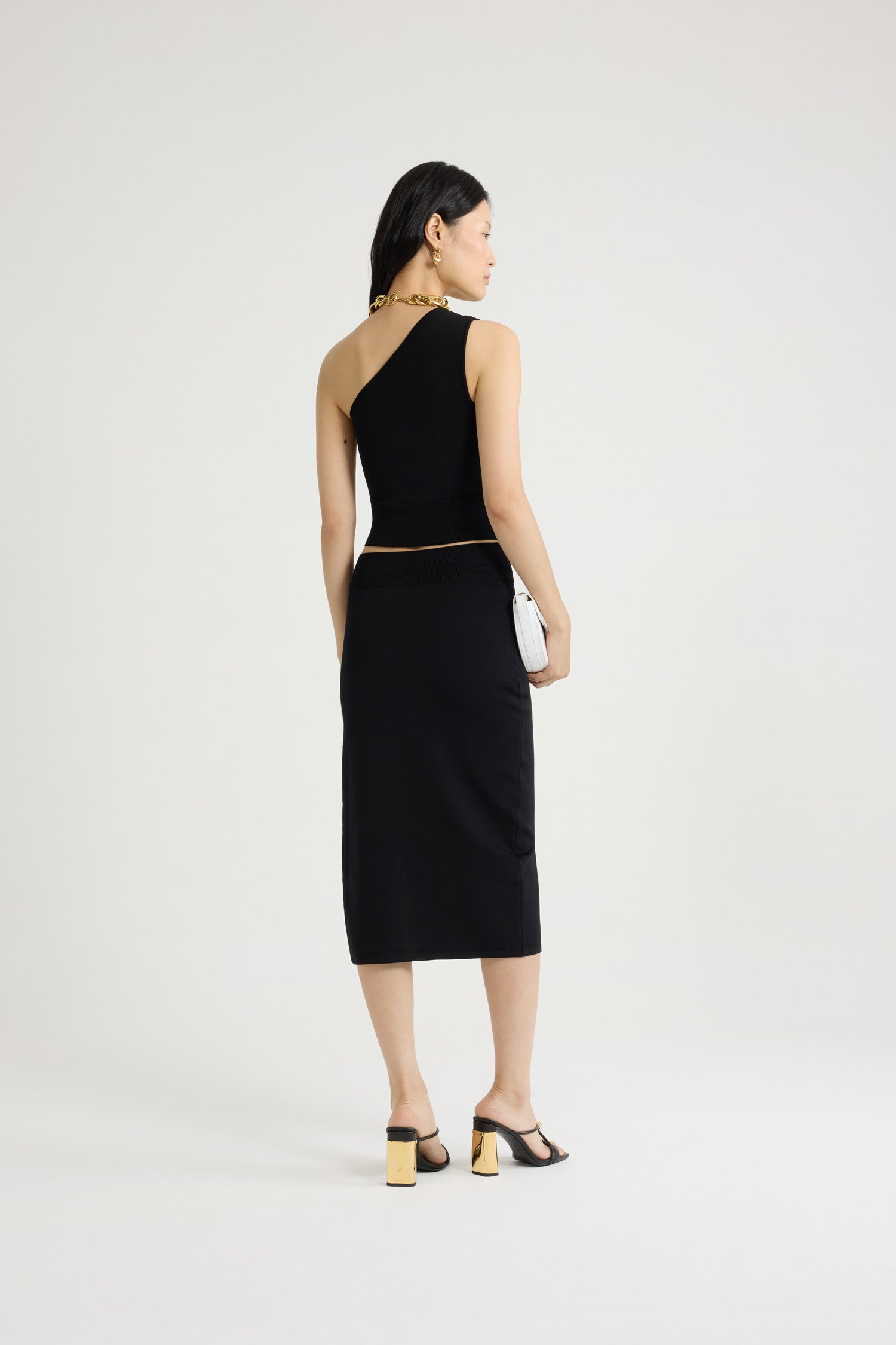 Patou - Top monospalla in crepe tecnico - Black - Top in crepe nero. Silhouette monospalla. Vestibilità aderente. Chiusura con zip oro al lato con cursore JP iconico.