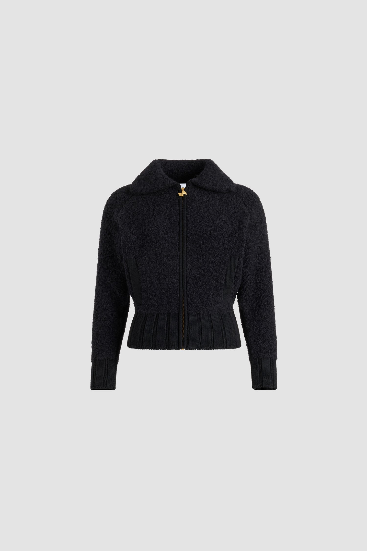 Patou - Bomber bouclé in misto lana e alpaca - Black - Giacca in misto lana e alpaca nero. Colletto largo. Zip oro sul davanti con tirazip JP. Tasche a filetto verticali. Polsini e fondo a costine.