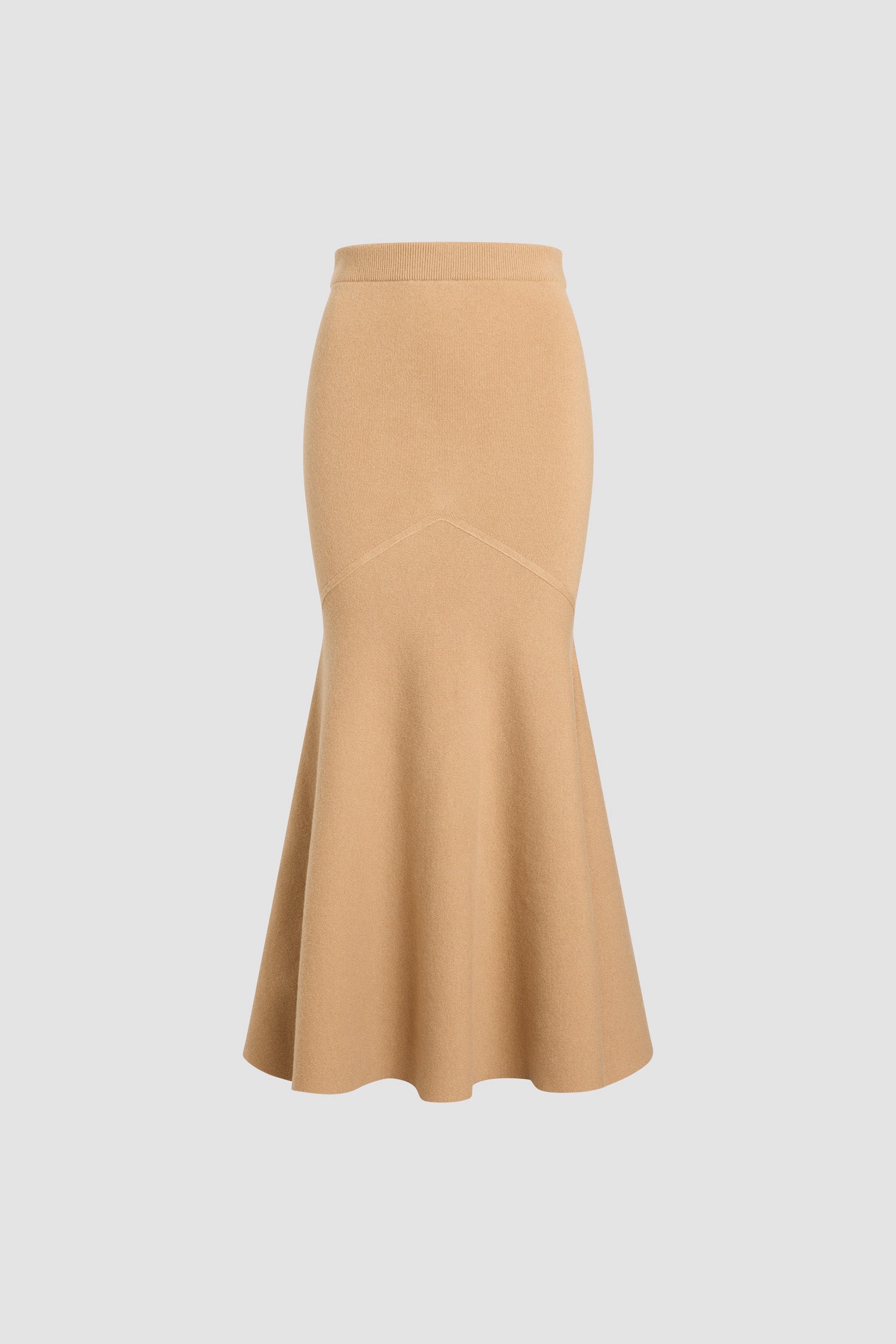Patou - Fischschwanz-Midirock aus Wolle und Kaschmir - Biscuit - Rock aus Merinowolle und Kaschmir in Biskuit-Beige. Midi-Länge. Oben körpernahe, unten ausgestellte Form mit Fischschwanz-Saum. Elastische gerippte Taille.
