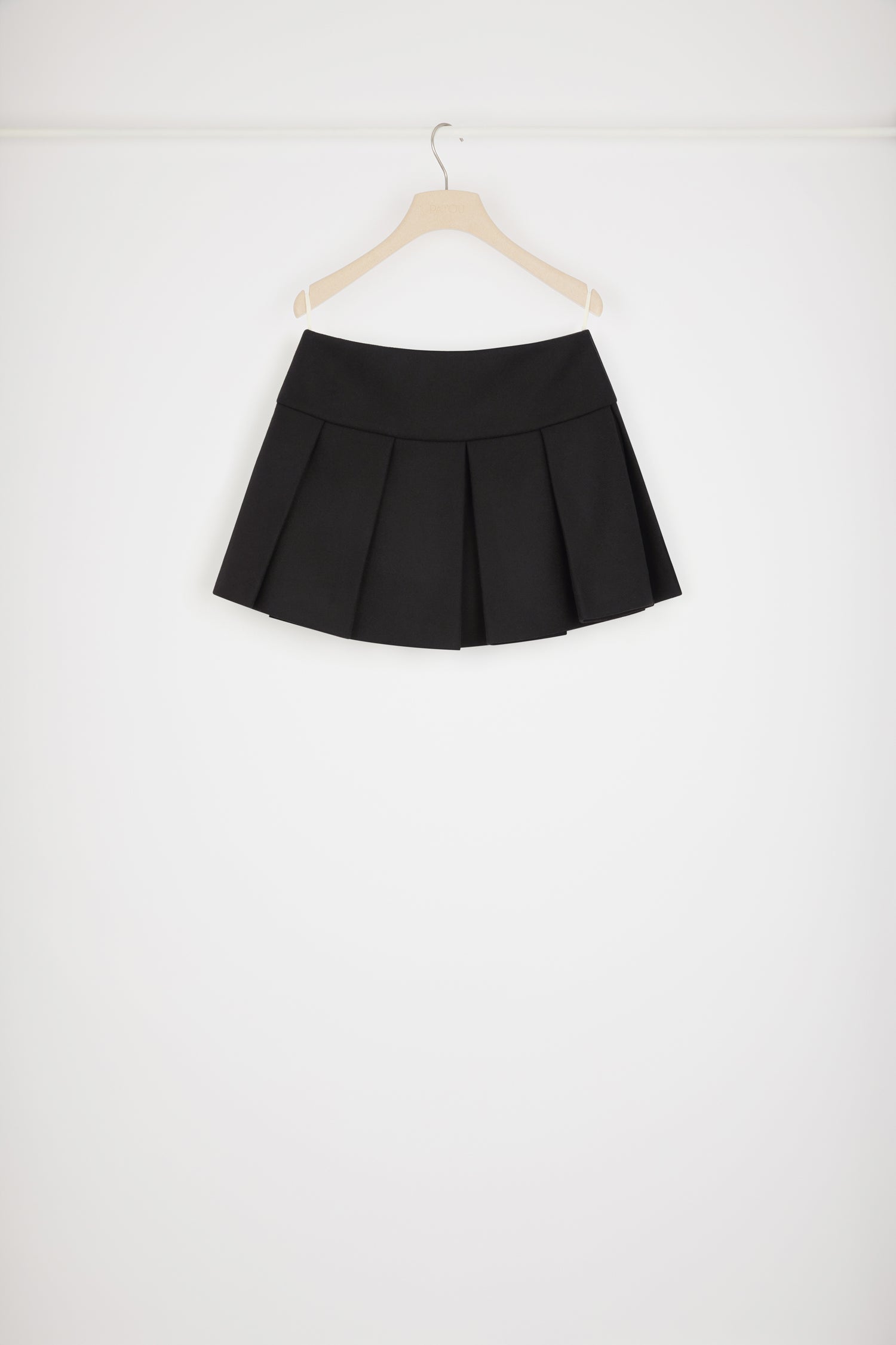 Patou - Pleated mini skirt in wool-blend felt - Black - Pretty pleats.Black wool-blend felt skirt. Short length. Wide box pleats. Zip fastening at the back. Fully lined.This skirt is low-waisted.
