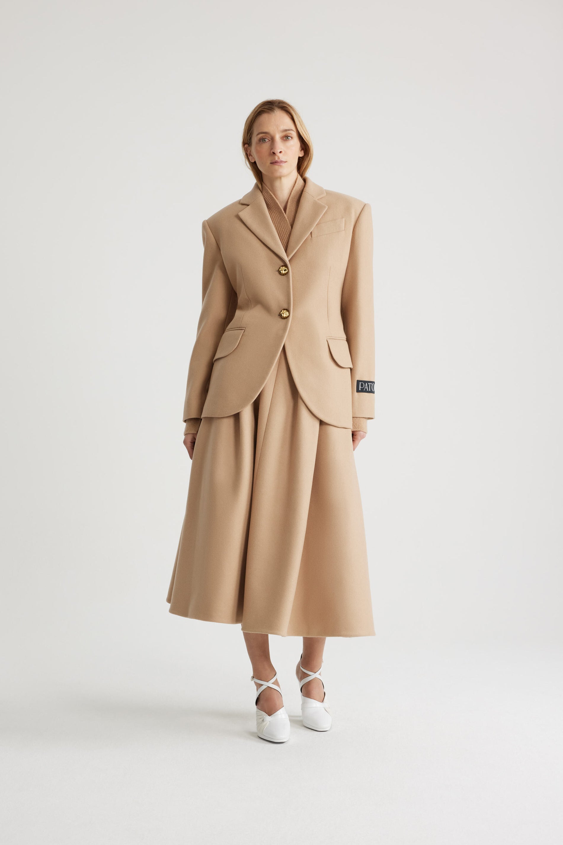 Patou - Pleated midi skirt in sustainable wool and cashmere - Beige - Beige sustainable wool and cashmere skirt. Midi length. High waist. Wide box pleats. Zip fastening at the back. Lined.