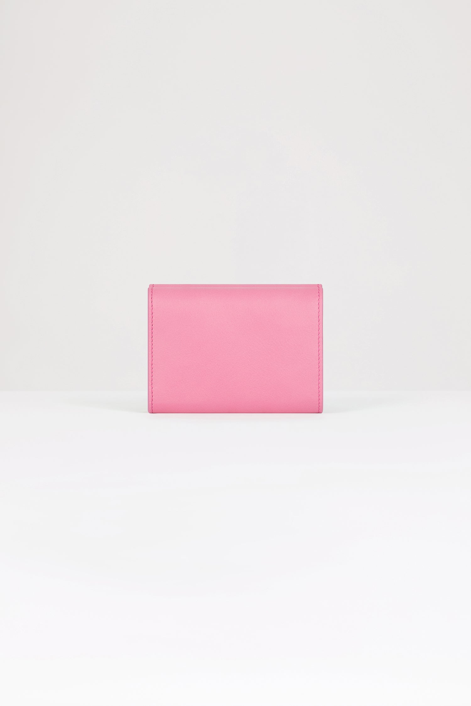 Patou - JP wallet in leather - Pink - Treat your personal belongings to a touch of Patou.Pink leather cardholder. Gold-tone JP at the front. Snap button fastening. Multiple card slots and pockets, one large pocket for notes. JP cut-out and gold embossed Patou inside.
