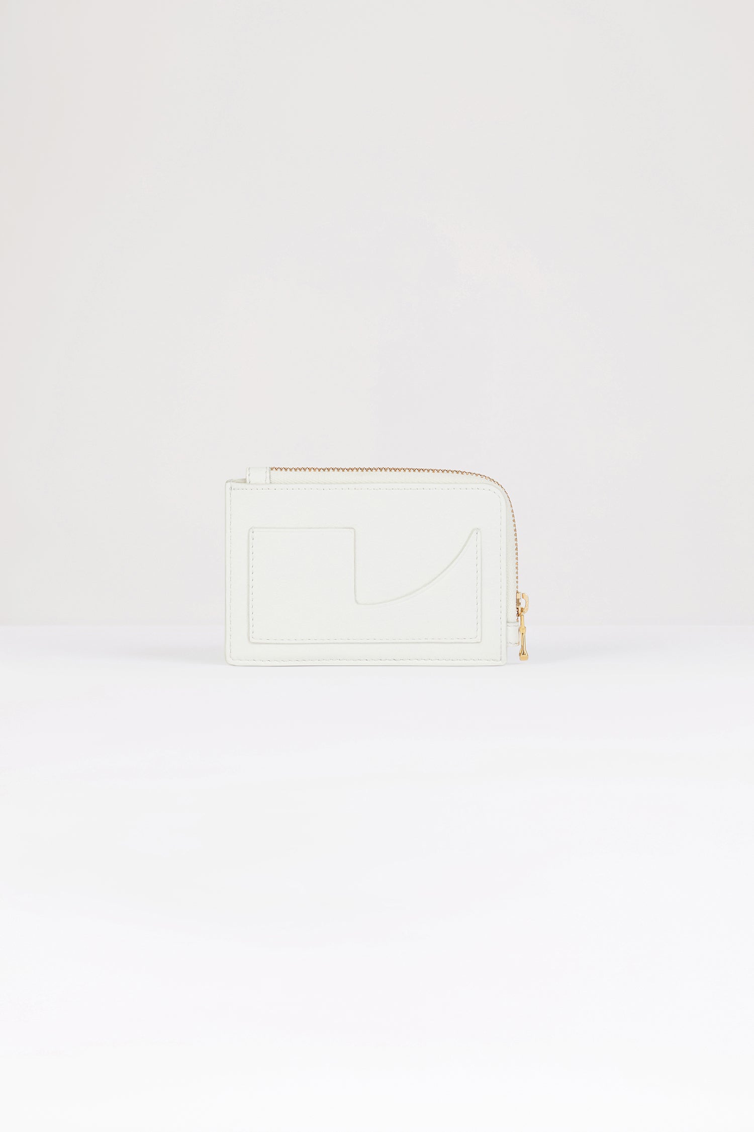 Patou - Patou coin cardholder in leather - White - The perfect Patou purse.White leather coin cardholder. Three card slots at the front, one cut-out card slot at the back. Zipped coin cardholder. Gold embossed Patou.