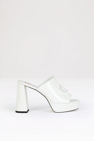 GLOSSY ANITA x Bettina Vermillon