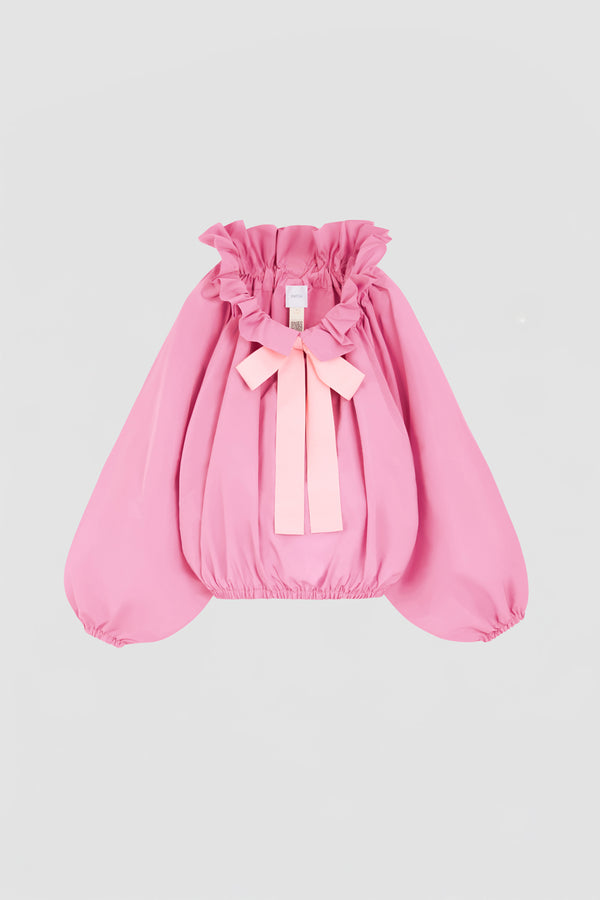 Patou - La Patou Blouse en faille recyclée - Pink - Haut en faille recyclée rose. Silhouette volumineuse. Col à coulisse avec détail de fronce et gros-grain. Manches chauve-souris resserrées aux poignets. Taille élastiquée.